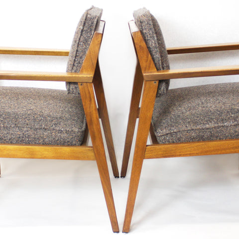 Fantastic Pair of Mid-Century Modern Walnut Lounge Chairs by Stow Davis